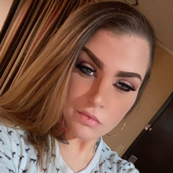 Meet your Posher, Madison - Picture 10 of 12